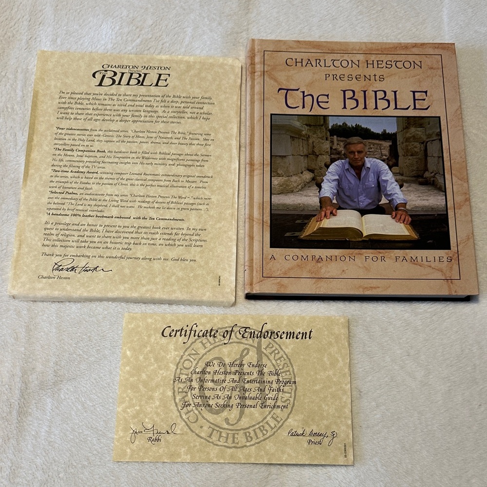 's The Bible: Family Companion Book - Elegant Brown